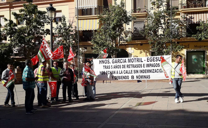 Los trabajadores de la empresa Egesur se concentran en protesta por un ERE extintivo